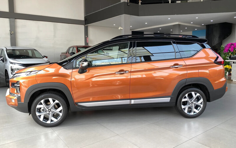 Nhìn thiết kế từ phía bên hong xe Mitsubishi Xpander Cross