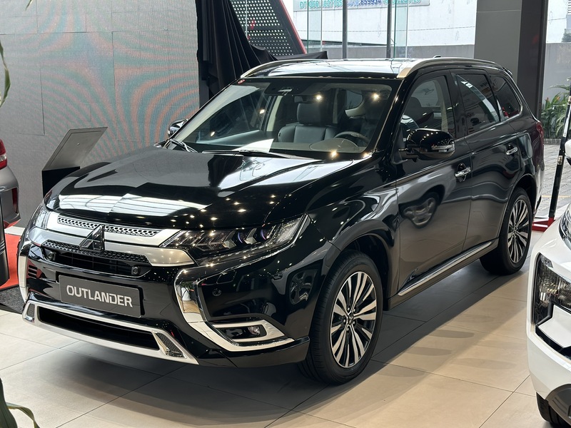 Mitsubishi Outlander Premium: Giá xe, Thông số kỹ thuật & Chính sách khuyến mãi mới nhất