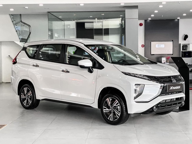 Nhìn từ bên hong xe Mitsubishi Xpander MT